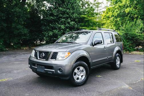 2005 Nissan Pathfinder XE