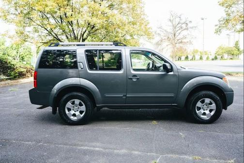 2005 Nissan Pathfinder XE