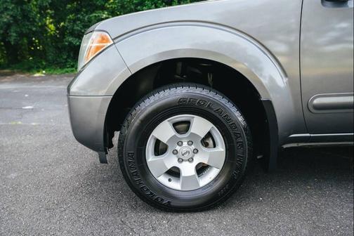 2005 Nissan Pathfinder XE