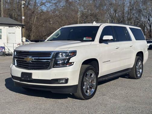 White 2017 Chevrolet Suburban LT