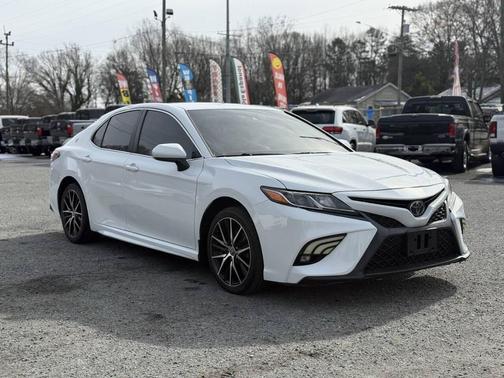 2018 Toyota Camry SE