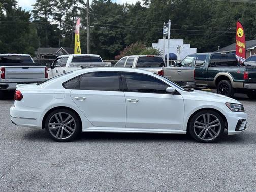 Pure White 2018 Volkswagen Passat 2.0T S