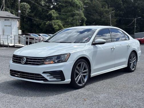 Pure White 2018 Volkswagen Passat 2.0T S