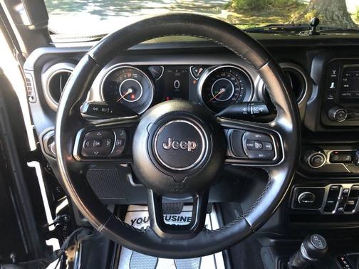 Black Clearcoat 2020 Jeep Gladiator Sport S