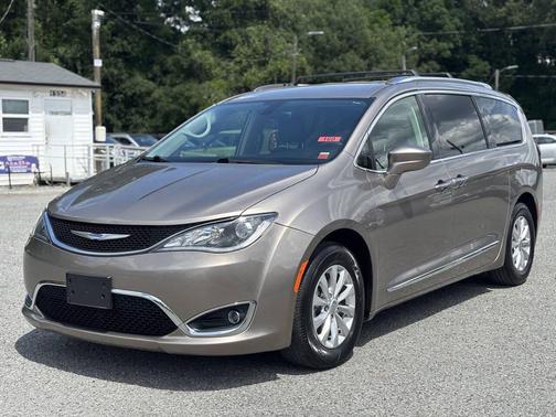 Molten Silver 2018 Chrysler Pacifica Touring-L Plus