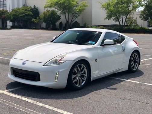 Pearl White 2014 Nissan 370Z Touring