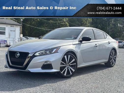 Brilliant Silver Metallic 2022 Nissan Altima SR FWD