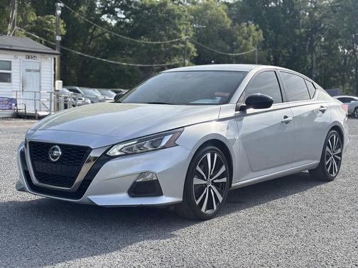 Brilliant Silver Metallic 2022 Nissan Altima SR FWD