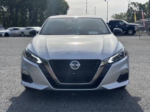 Brilliant Silver Metallic 2022 Nissan Altima SR FWD