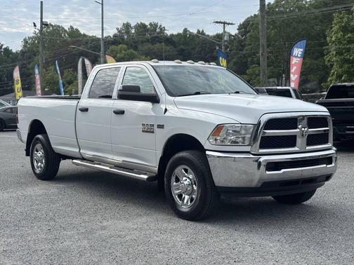 Bright White Clearcoat 2018 RAM 2500 Tradesman Crew Cab 4x4 8' Box