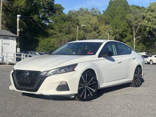 White 2020 Nissan Altima SR FWD