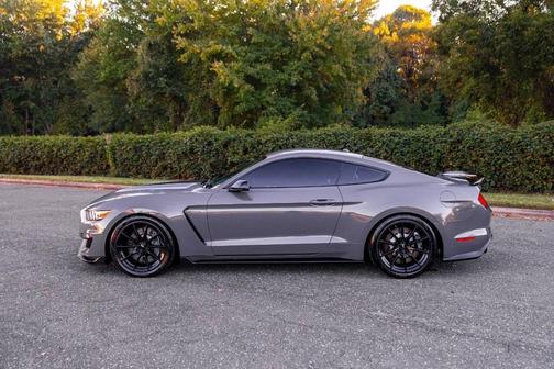 2018 Ford Shelby GT350 Base