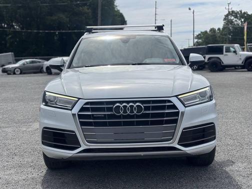 White 2019 Audi Q5 45 Premium