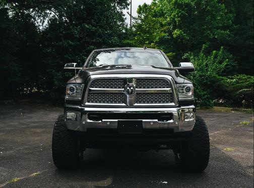 2018 RAM 2500 Laramie Crew Cab 4x4 6'4' Box