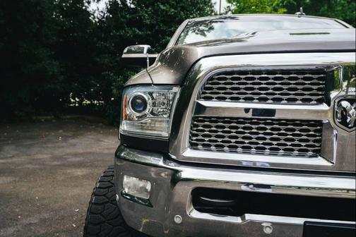 2018 RAM 2500 Laramie Crew Cab 4x4 6'4' Box