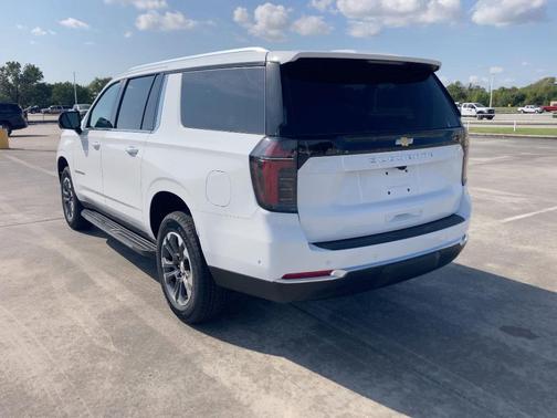 2026 Chevrolet Suburban LS