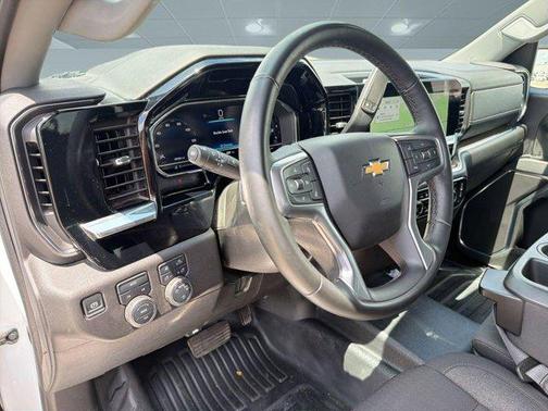 Summit White 2025 Chevrolet Silverado 1500 LT