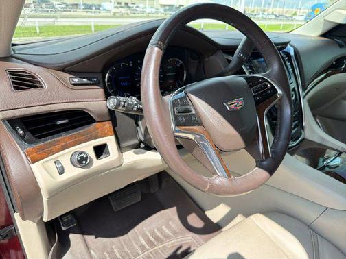 2017 Cadillac Escalade Luxury