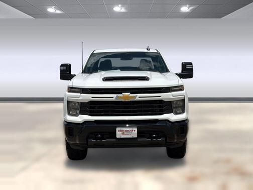 Summit White 2026 Chevrolet Silverado 2500 Custom