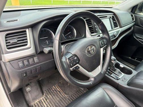 Blizzard Pearl 2019 Toyota Highlander XLE