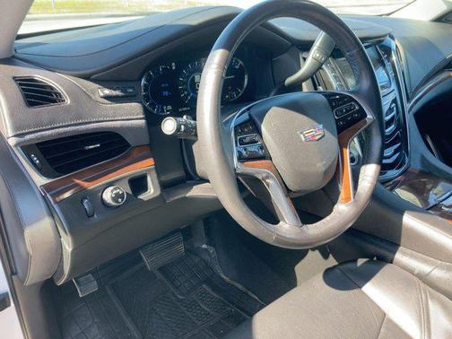 2018 Cadillac Escalade ESV Luxury