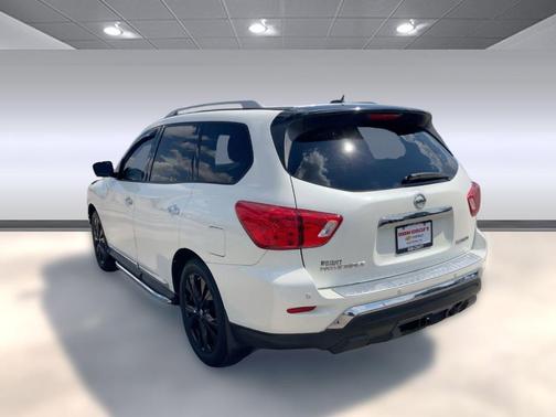 2017 Nissan Pathfinder Platinum
