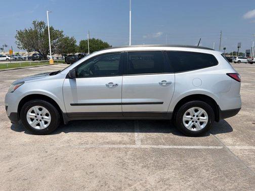 Silver Ice Metallic 2017 Chevrolet Traverse LS