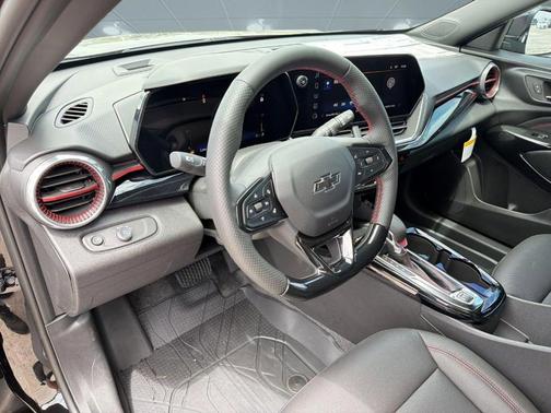 Mosaic Black Metallic 2026 Chevrolet Trax FWD 2RS