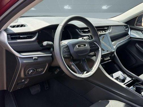 Velvet Red Pearlcoat 2023 Jeep Grand Cherokee Laredo
