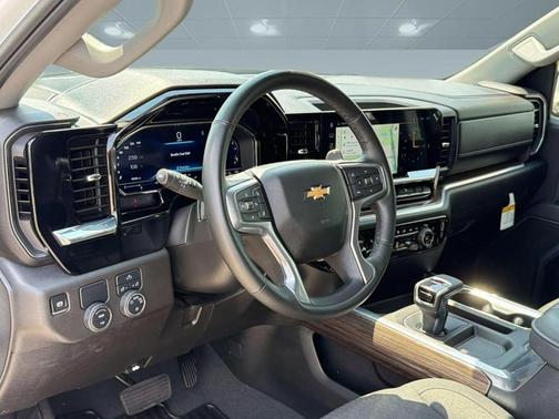 Summit White 2025 Chevrolet Silverado 1500 LT