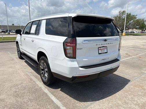 Summit White 2021 Chevrolet Suburban LT