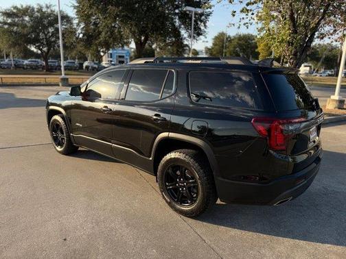 2023 GMC Acadia AWD AT4