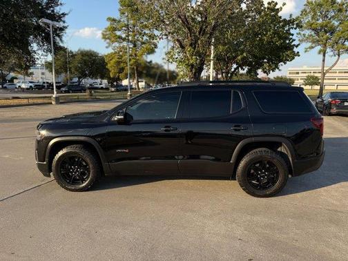 2023 GMC Acadia AWD AT4