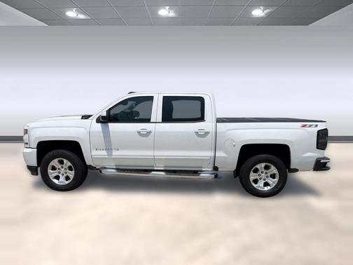 Iridescent Pearl Tricoat 2017 Chevrolet Silverado 1500 2LT