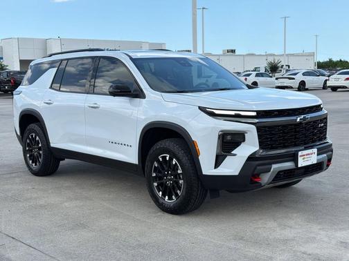Polar White Tricoat 2026 Chevrolet Traverse AWD Z71