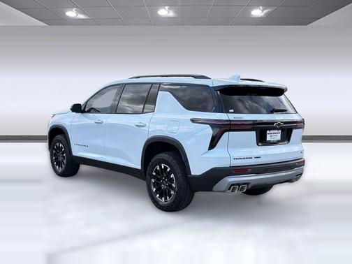 Polar White Tricoat 2026 Chevrolet Traverse AWD Z71