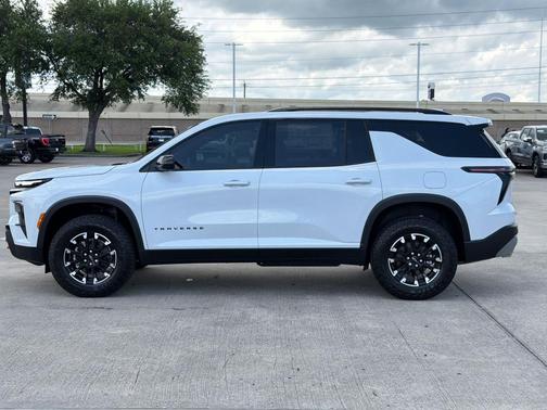 Polar White Tricoat 2026 Chevrolet Traverse AWD Z71