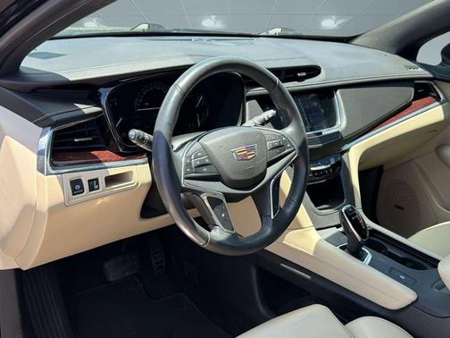 Stellar Black Metallic 2017 Cadillac XT5 Luxury