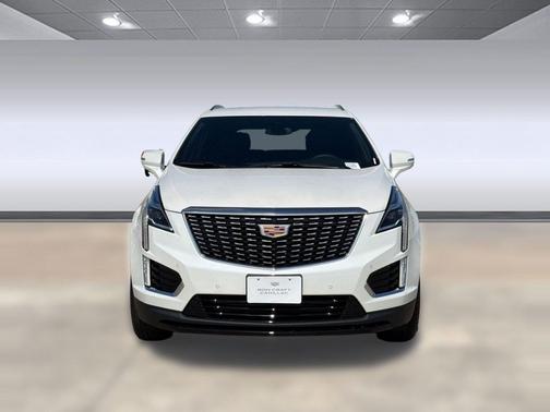 Crystal White Tricoat 2026 Cadillac XT5 Luxury