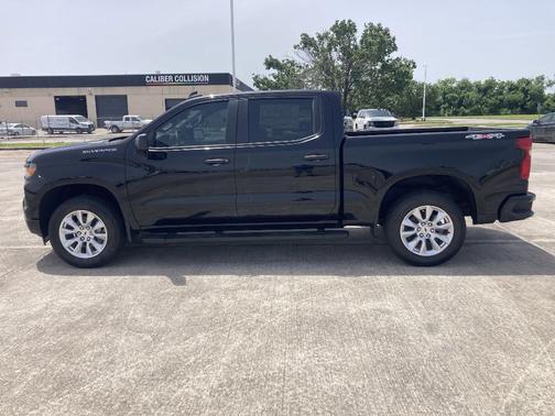 2025 Chevrolet Silverado 1500 Custom