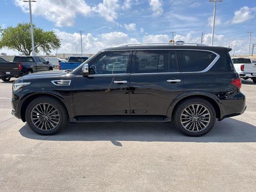 2023 INFINITI QX80 SENSORY