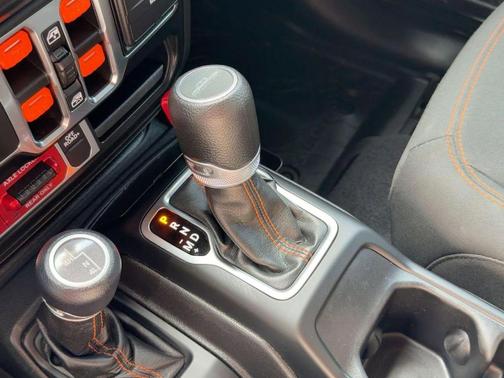 Black Clearcoat 2022 Jeep Gladiator Mojave 4x4