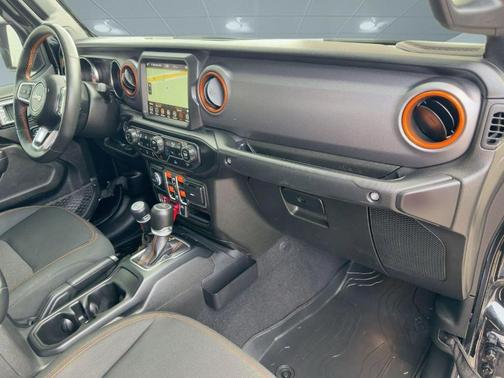 Black Clearcoat 2022 Jeep Gladiator Mojave 4x4