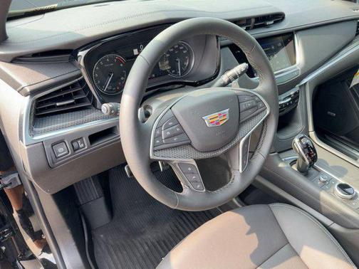 2025 Cadillac XT5 Sport