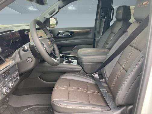 2025 Chevrolet Suburban 4WD High Country