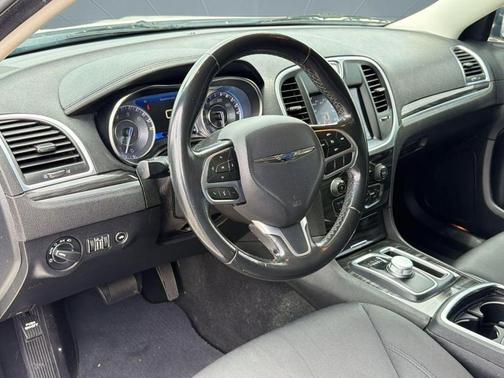 Gloss Black 2019 Chrysler 300 Touring