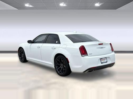 Gloss Black 2019 Chrysler 300 Touring