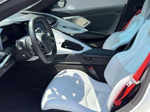 Arctic White 2023 Chevrolet Corvette Stingray w/2LT