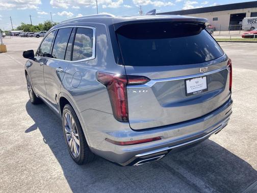 2022 Cadillac XT6 Premium Luxury FWD