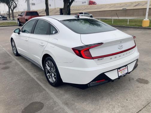 2022 Hyundai SONATA SEL